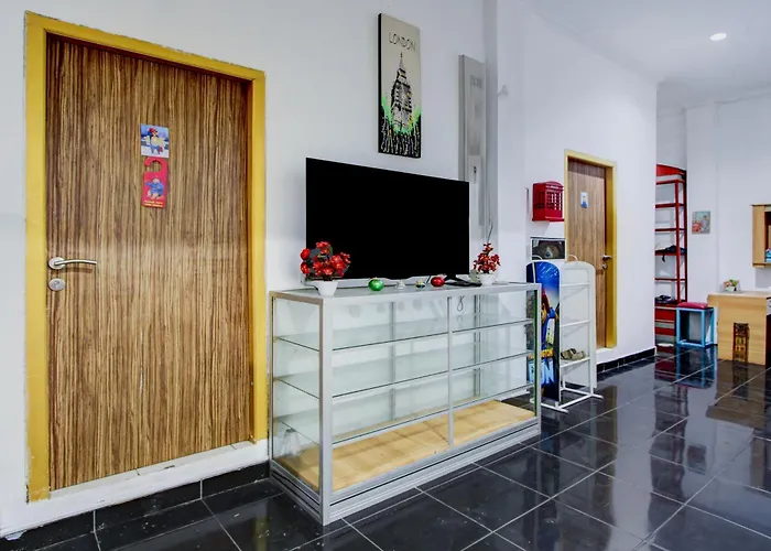 RedDoorz near Gembira Loka Zoo 3 Hotel Yogyakarta